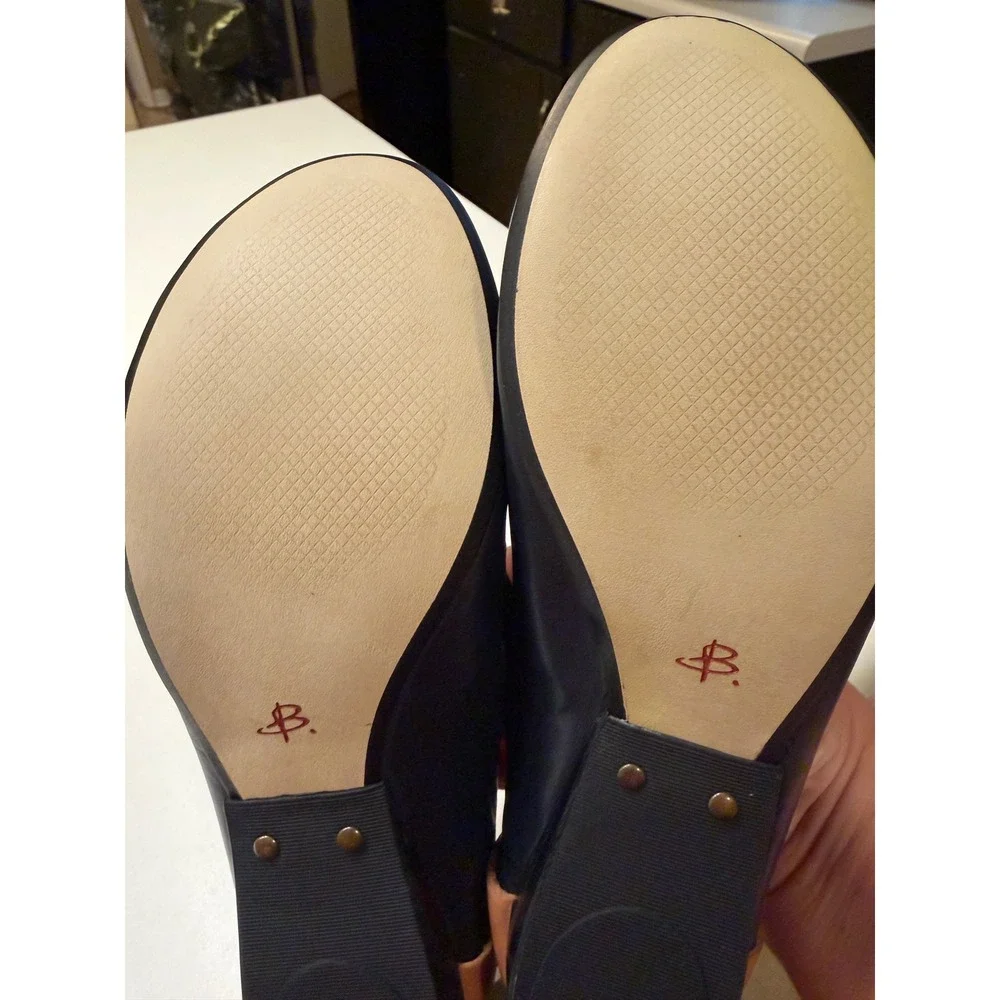 B. Makowsky Navy Blue Leather Ballet Flats with Tan Studded Heel Accent 7.5 Wide